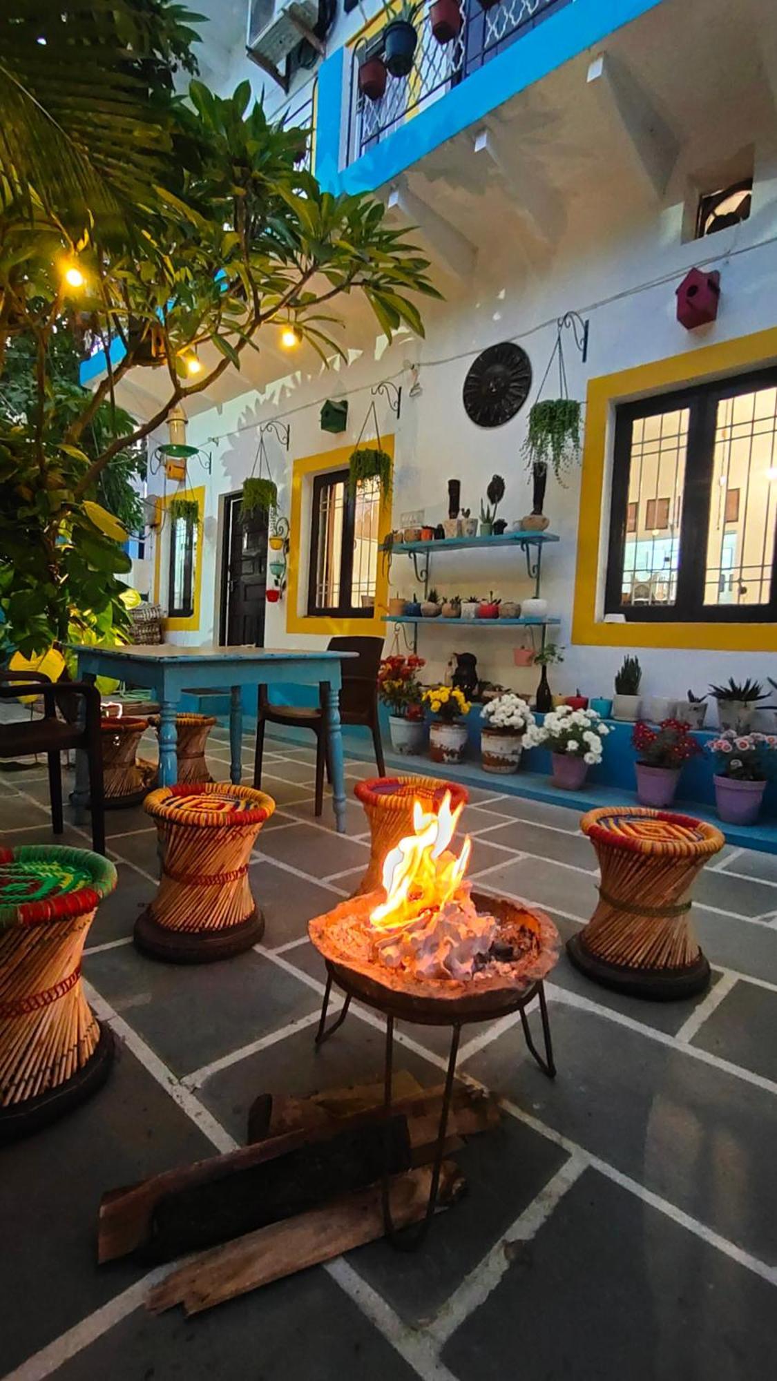 Iora Guest House Bharatpur Bagian luar foto