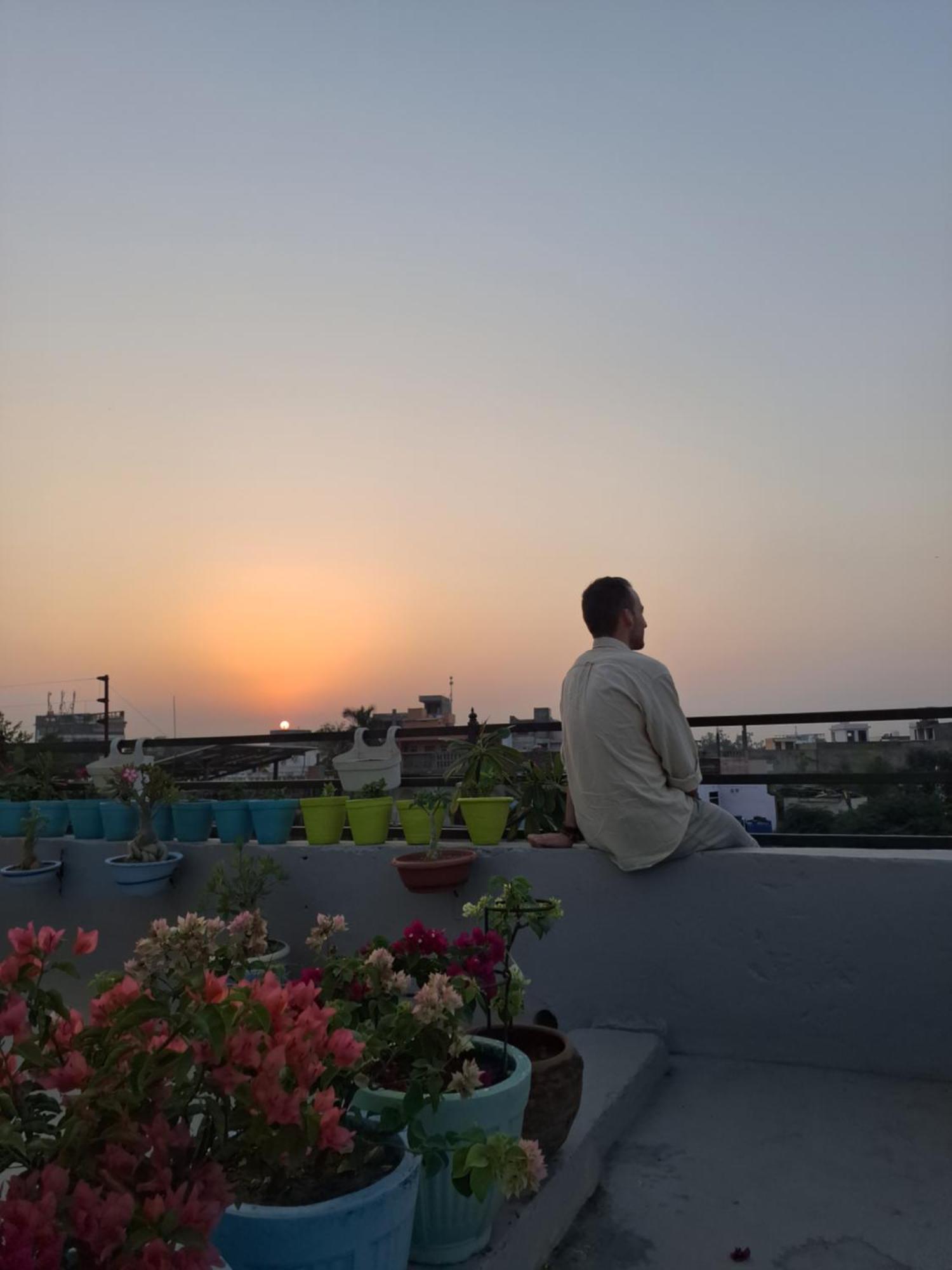 Iora Guest House Bharatpur Bagian luar foto