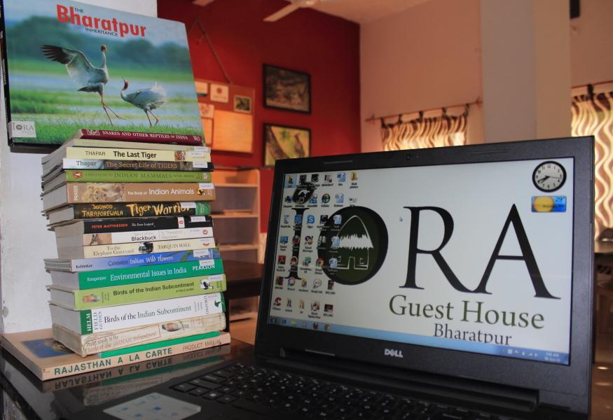 Iora Guest House Bharatpur Bagian luar foto