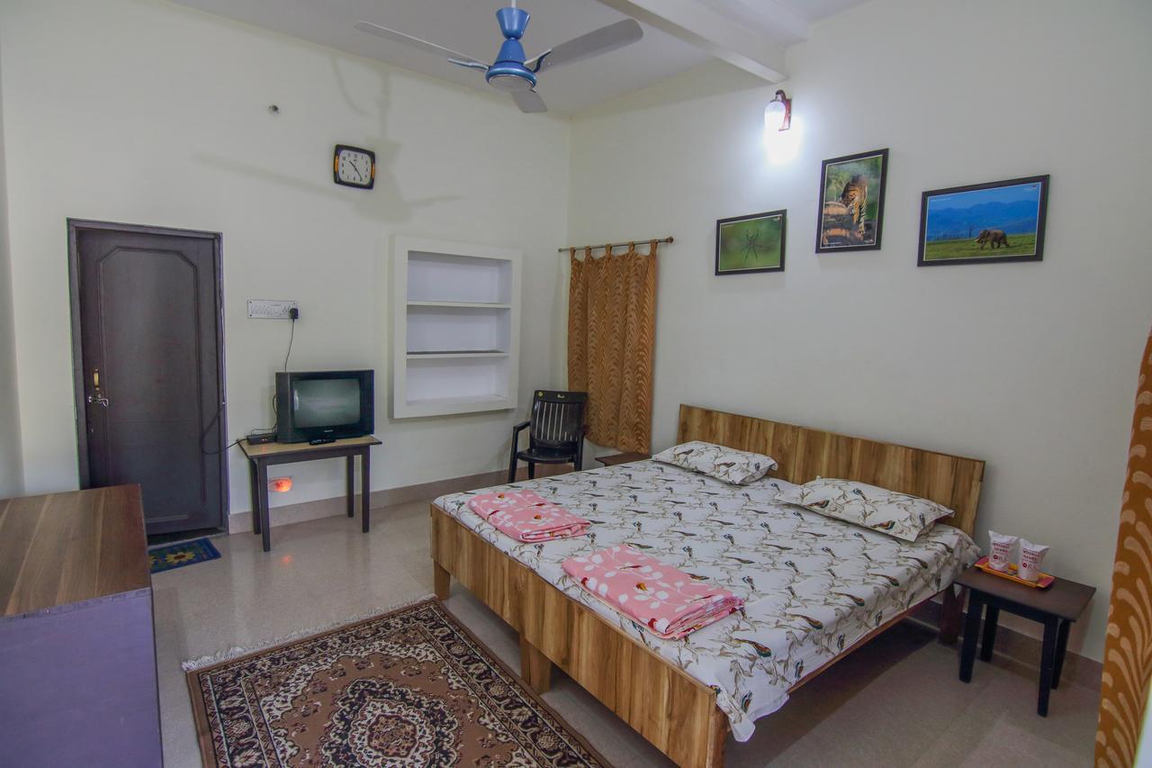Iora Guest House Bharatpur Bagian luar foto
